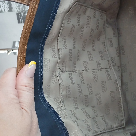 Closet Closing Lk NEW!! Michael Kors Jetset Double Zippered Tote And Wallet Set - Picture 14 of 17